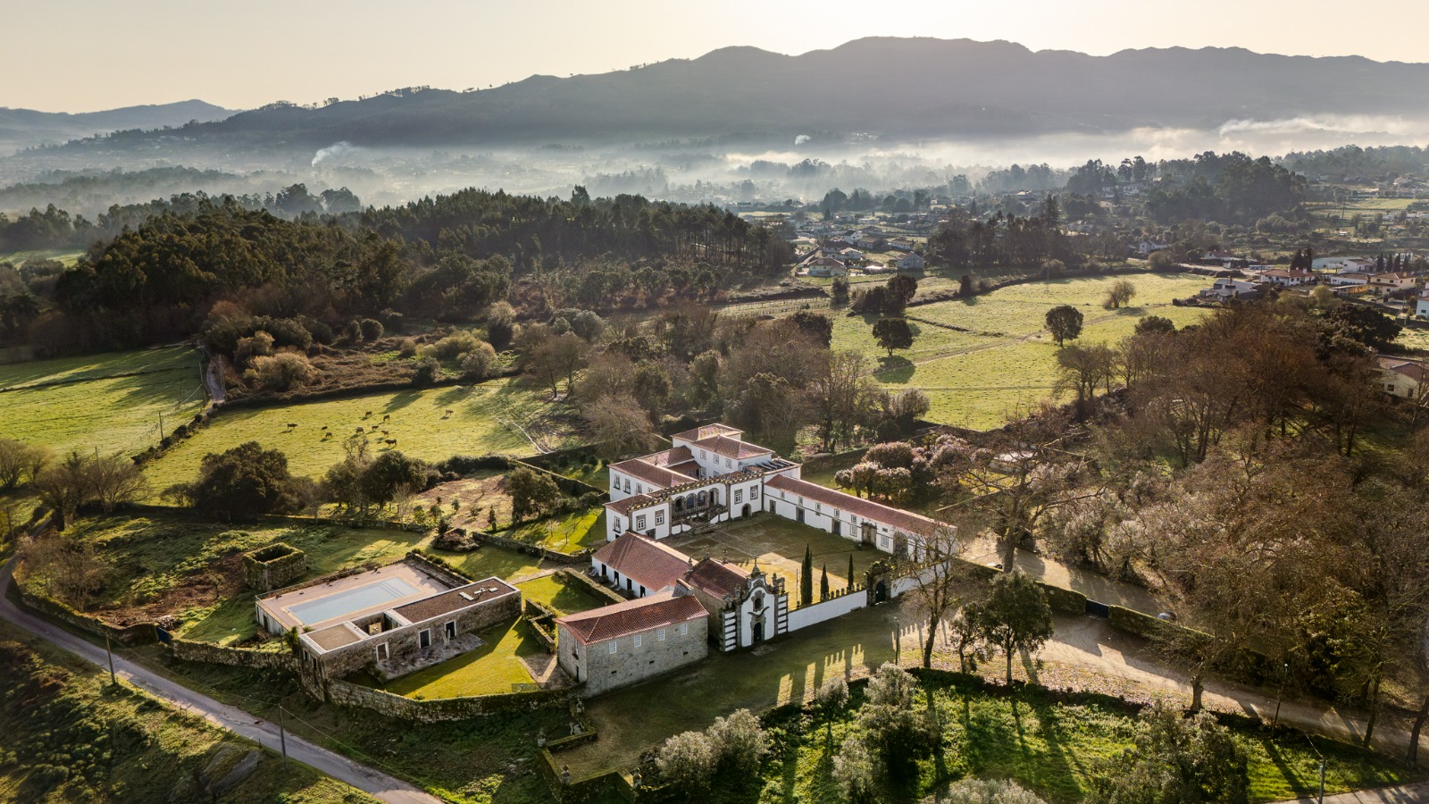 Paço do Vitorino and the Lima valley at dawn